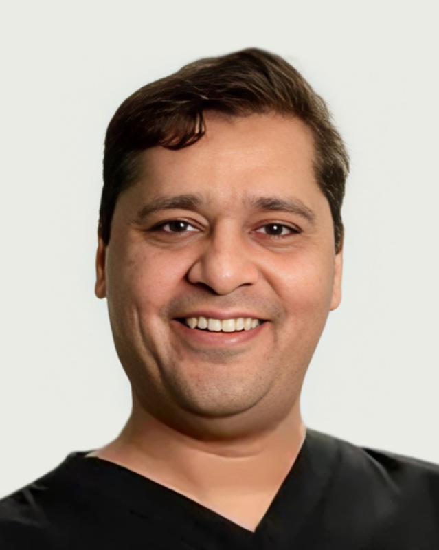 Dr Purvesh Chauhan, Oralchirurgie & Implantologie in Ahmedabad, India